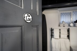 Old Town Gem With Modern Comforts & Ample Parking 1 Bedroom Townhouse