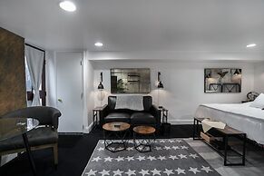 Old Town Gem With Modern Comforts & Ample Parking 1 Bedroom Townhouse