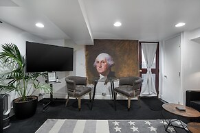 Old Town Gem With Modern Comforts & Ample Parking 1 Bedroom Townhouse