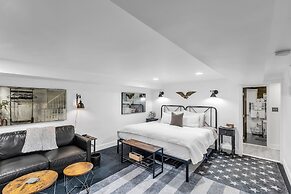 Old Town Gem With Modern Comforts & Ample Parking 1 Bedroom Townhouse