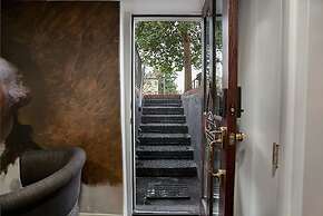 Old Town Gem With Modern Comforts & Ample Parking 1 Bedroom Townhouse