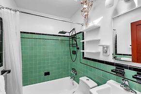 Old Town Perfection With Fire Pit 4 Bedroom Townhouse