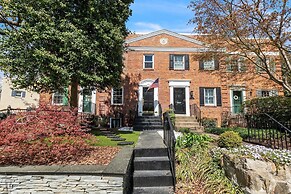 Old Town Perfection With Fire Pit 4 Bedroom Townhouse