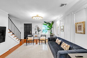 Old Town Perfection With Fire Pit 4 Bedroom Townhouse