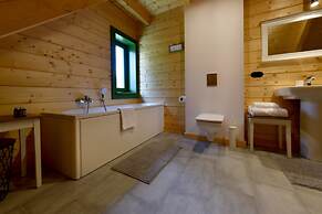 Comfortable Holiday Homes Right on the Lake