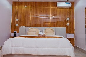 TM Luxe Stays Apartment