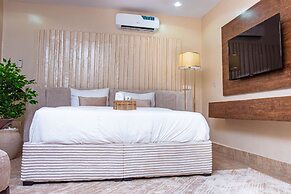 TM Luxe Stays Apartment
