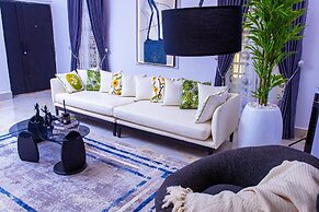 TM Luxe Stays Apartment