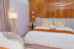 TM Luxe Stays Apartment