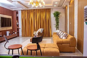 TM Luxe Stays Apartment