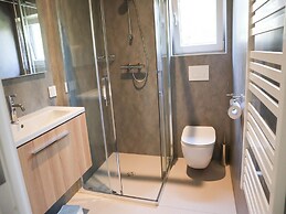 Modern Retreat Near Beach