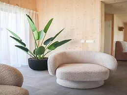 Modern Retreat Near Beach