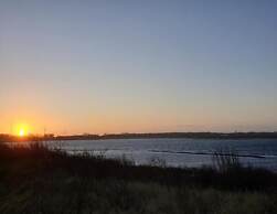 Modern Retreat Near Beach