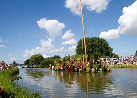 Modern Retreat Near Beach