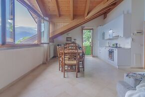 Queen Lake View in Perledo