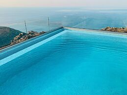 65 Stairs to Heaven Private Pool