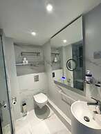 Modern Apartment - 3br- 6P - Palm Beah