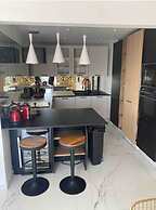 Modern Apartment - 3br- 6P - Palm Beah