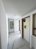 Modern Apartment - 3br- 6P - Palm Beah