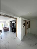 Modern Apartment - 3br- 6P - Palm Beah