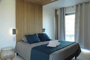 Modern Apartment - 3br- 6P - Palm Beah