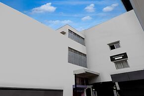 Super Townhouse Arcot Road