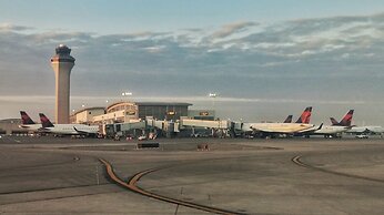 DTW Suites