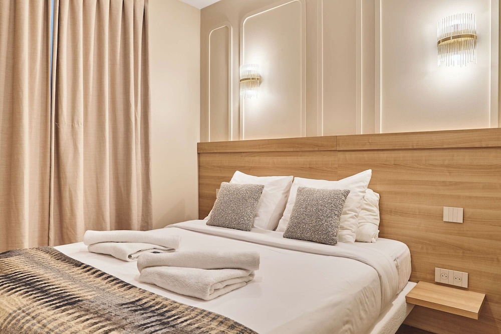 Superb Air-conditioned Flat on the Champs Elysees