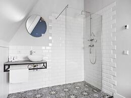 Waterfront Holiday Home With Terrace & Views