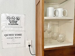 Modern Studio Retreat Stylish Spacious MR