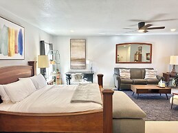 Modern Studio Retreat Stylish Spacious MR