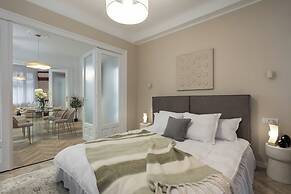 Elegant 3BR Steps away Cismigiu Gardens