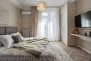 Elegant 3BR Steps away Cismigiu Gardens