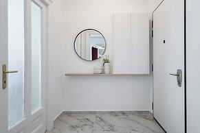 Elegant 3BR Steps away Cismigiu Gardens