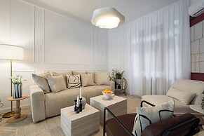 Elegant 3BR Steps away Cismigiu Gardens