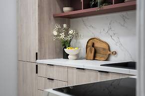 Elegant 3BR Steps away Cismigiu Gardens