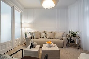 Elegant 3BR Steps away Cismigiu Gardens