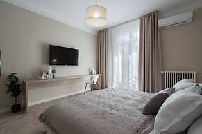 Elegant 3BR Steps away Cismigiu Gardens