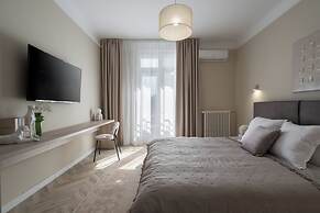 Elegant 3BR Steps away Cismigiu Gardens