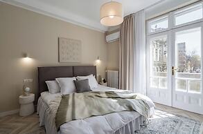 Elegant 3BR Steps away Cismigiu Gardens