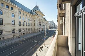 Elegant 3BR Steps away Cismigiu Gardens