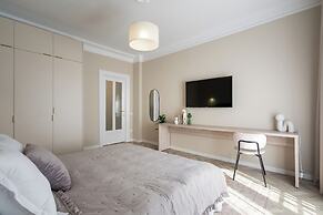 Elegant 3BR Steps away Cismigiu Gardens