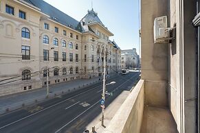 Elegant 3BR Steps away Cismigiu Gardens