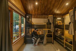 The Hosteller Kasol, Riverside