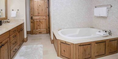 Luxury 4 Bedroom Condo in Vail Village - Mountain View Residences