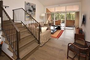 Chic 3BR Condo in Lionshead Village - Ski-in/ski-out at Eagle Bahn Gon