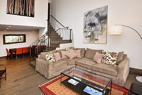 Chic 3BR Condo in Lionshead Village - Ski-in/ski-out at Eagle Bahn Gon