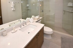 Chic 3BR Condo in Lionshead Village - Ski-in/ski-out at Eagle Bahn Gon