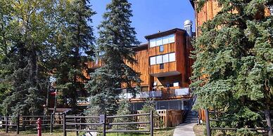 Cozy 2BR Ski-in/out Condo in Lionshead Village at Eagle Bahn Gondola