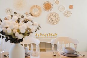 Beautiful 4 BD Home near Woodstock